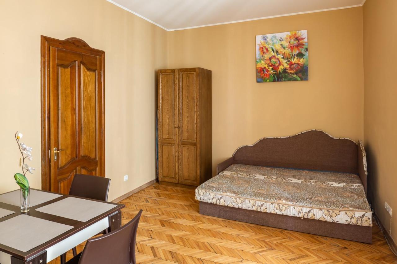 Apartment On Yana Zhizhky Lviv Exteriör bild