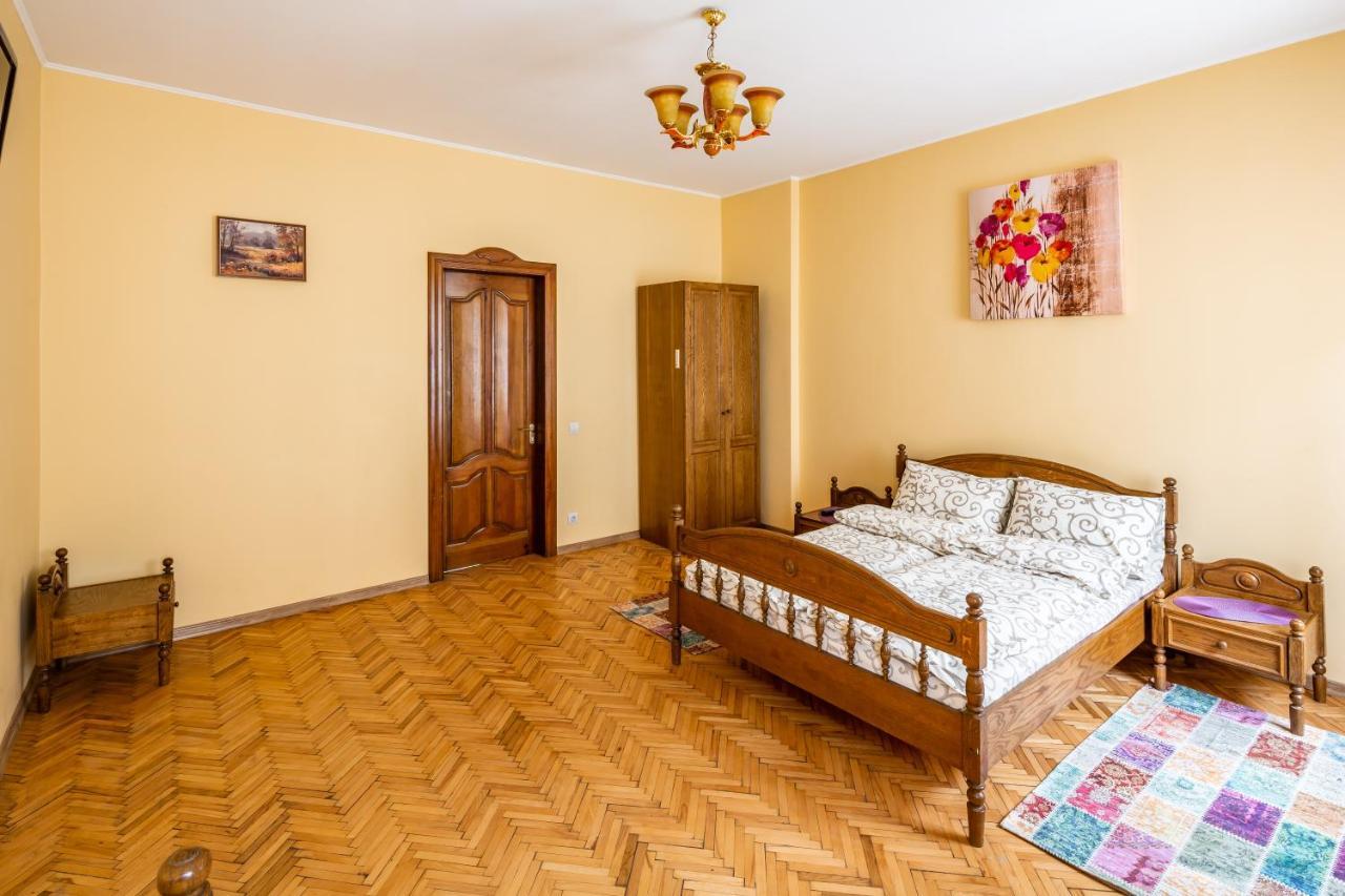 Apartment On Yana Zhizhky Lviv Exteriör bild