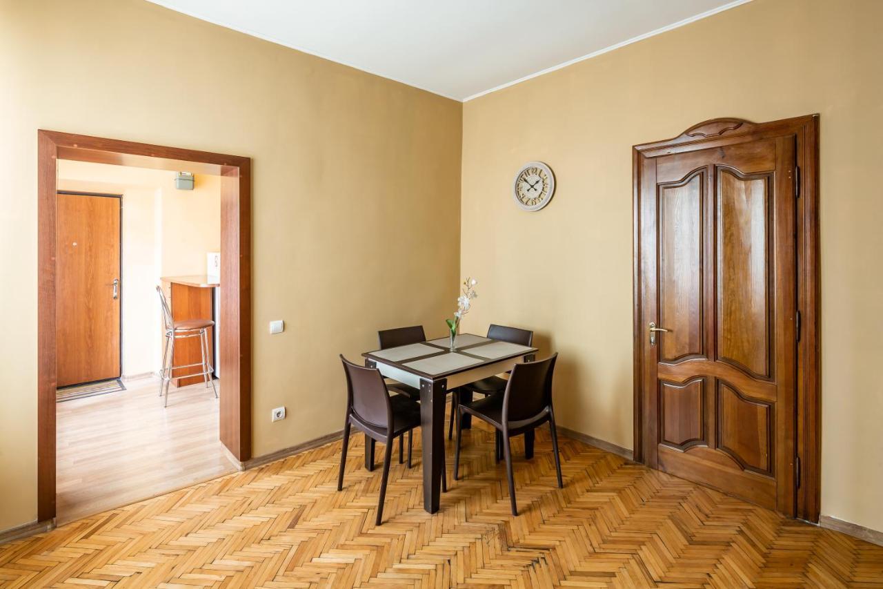 Apartment On Yana Zhizhky Lviv Exteriör bild