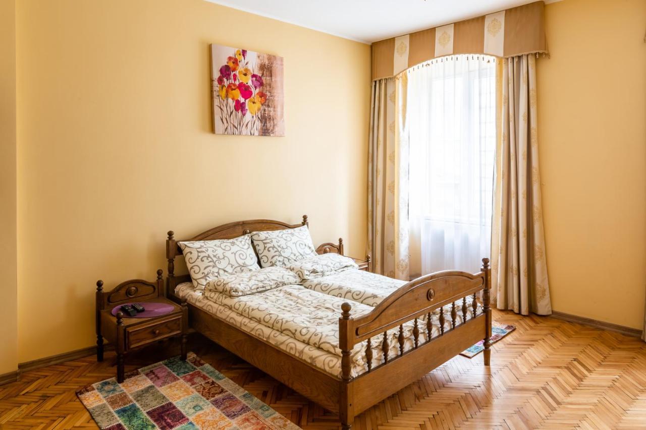 Apartment On Yana Zhizhky Lviv Exteriör bild