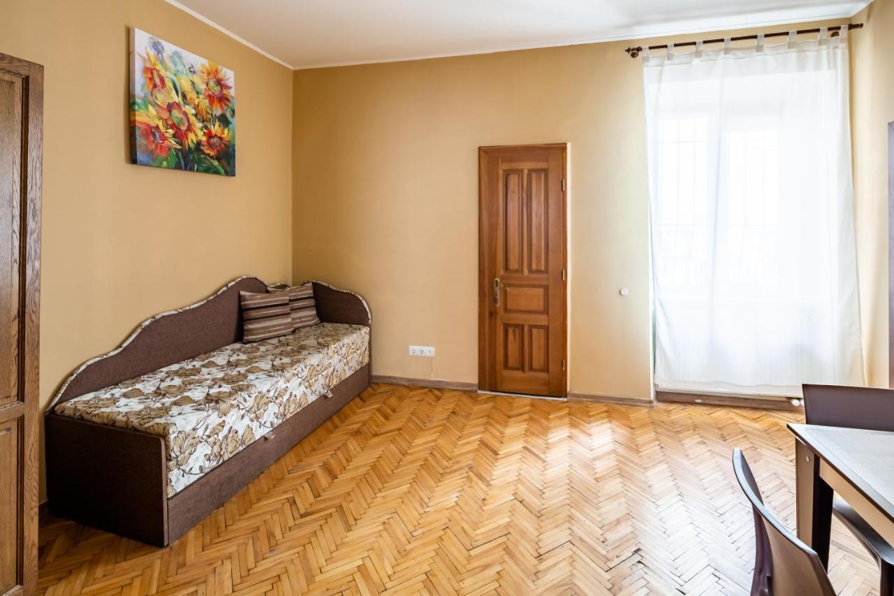 Apartment On Yana Zhizhky Lviv Exteriör bild