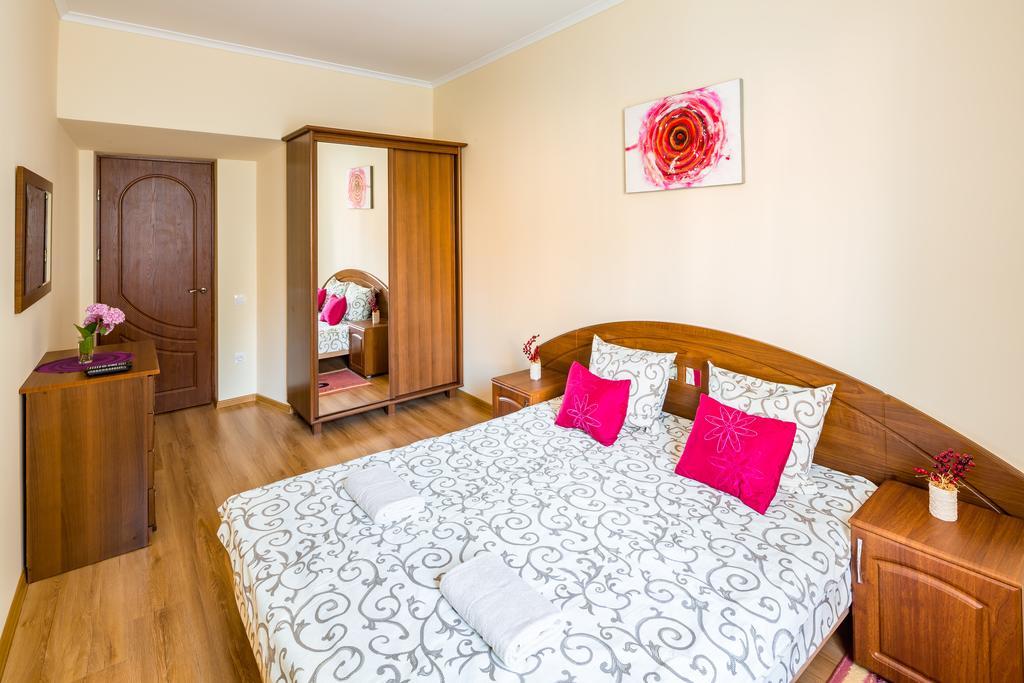 Apartment On Yana Zhizhky Lviv Exteriör bild