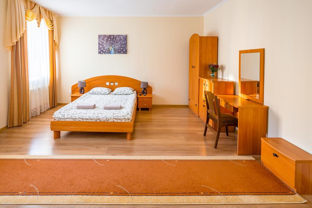 Apartment On Yana Zhizhky Lviv Exteriör bild