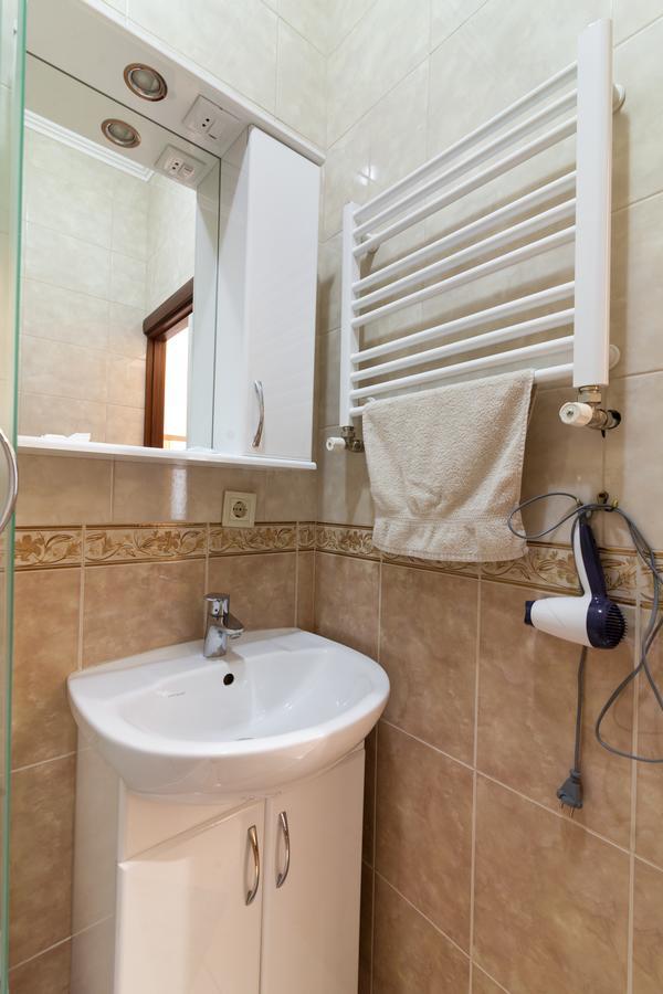 Apartment On Yana Zhizhky Lviv Exteriör bild